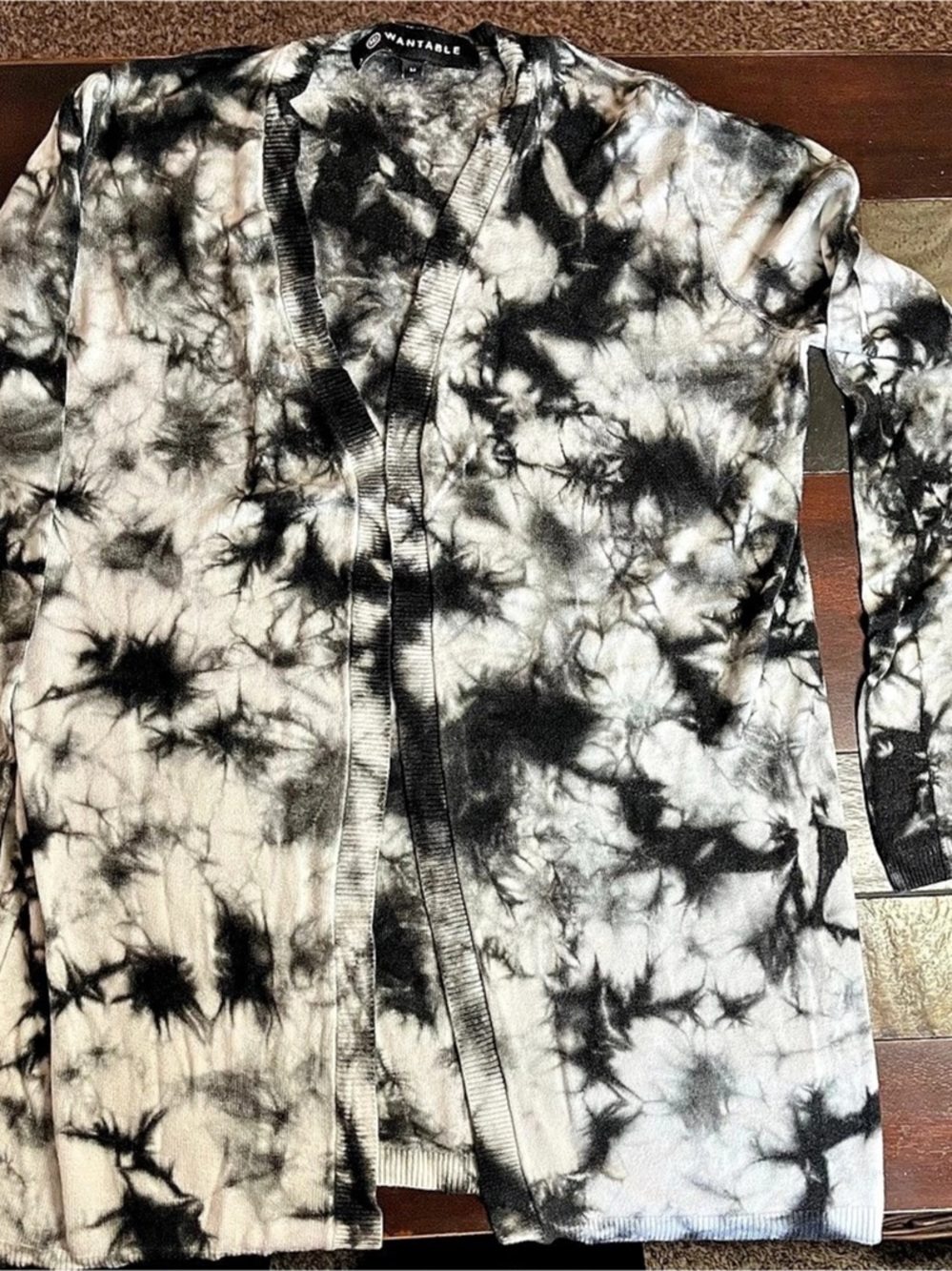Wantable Womenβs Tie-Dye Cardigan in Black & White Size Large
